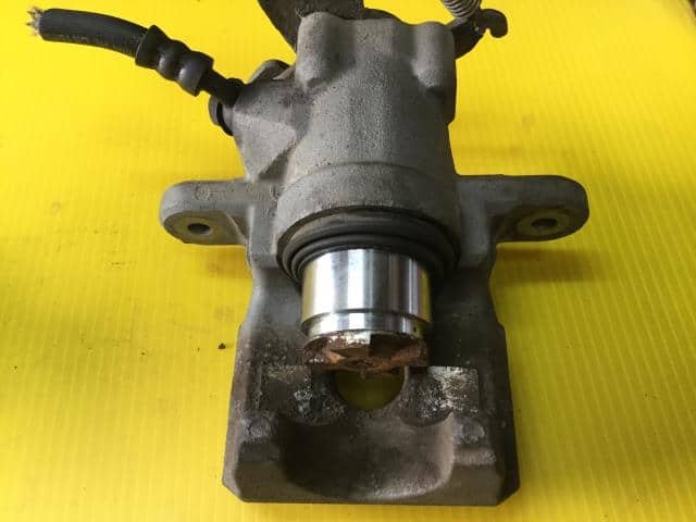 Rear Right Caliper TOYOTA Prius 2016 DAA-ZVW55 4783047110 - Image 3