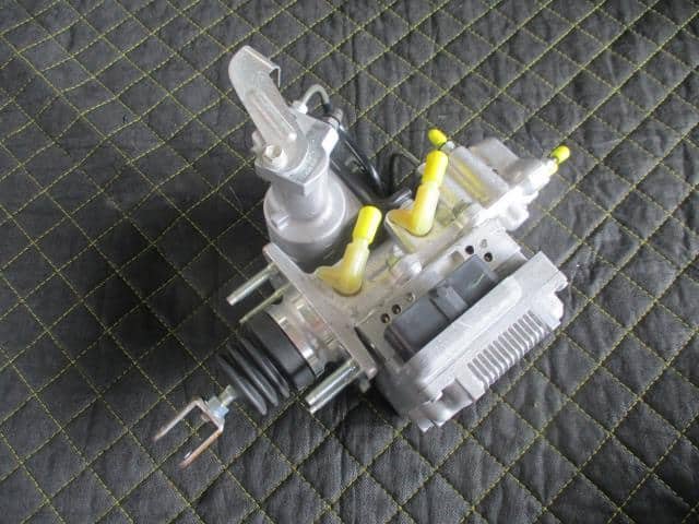 Brake Master Cylinder TOYOTA Prius 2009 DAA-ZVW30 4705047050 - Image 4