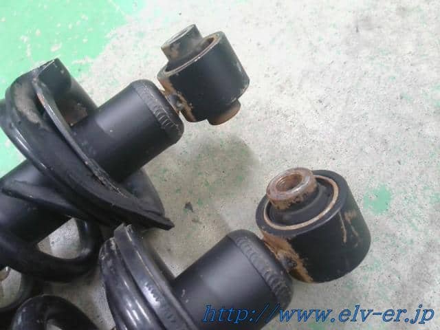 Rear Strut & Shock Absorber Set TOYOTA Crown 2004 CBA-GRS183 4853080125